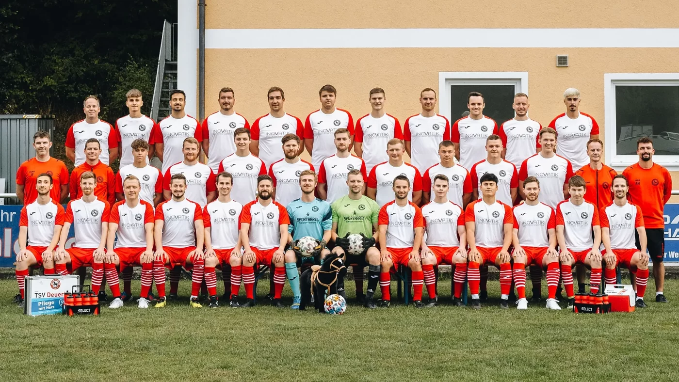 Mannschaftsfoto der 1. & 2. Mannschaft der TSV Fußball Herren in der Saison 2023/2024.