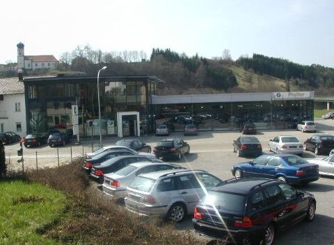 Modernisiertes Autohaus Praller im Jahr 2015